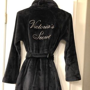 Victoria secret short length robe new w/ tags